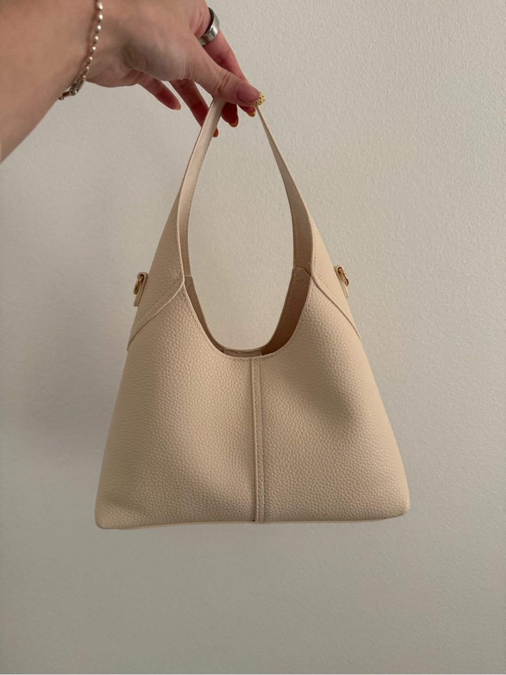Universal Thread Cream Pebbled Shoulder Bag - Picture 2 of 5